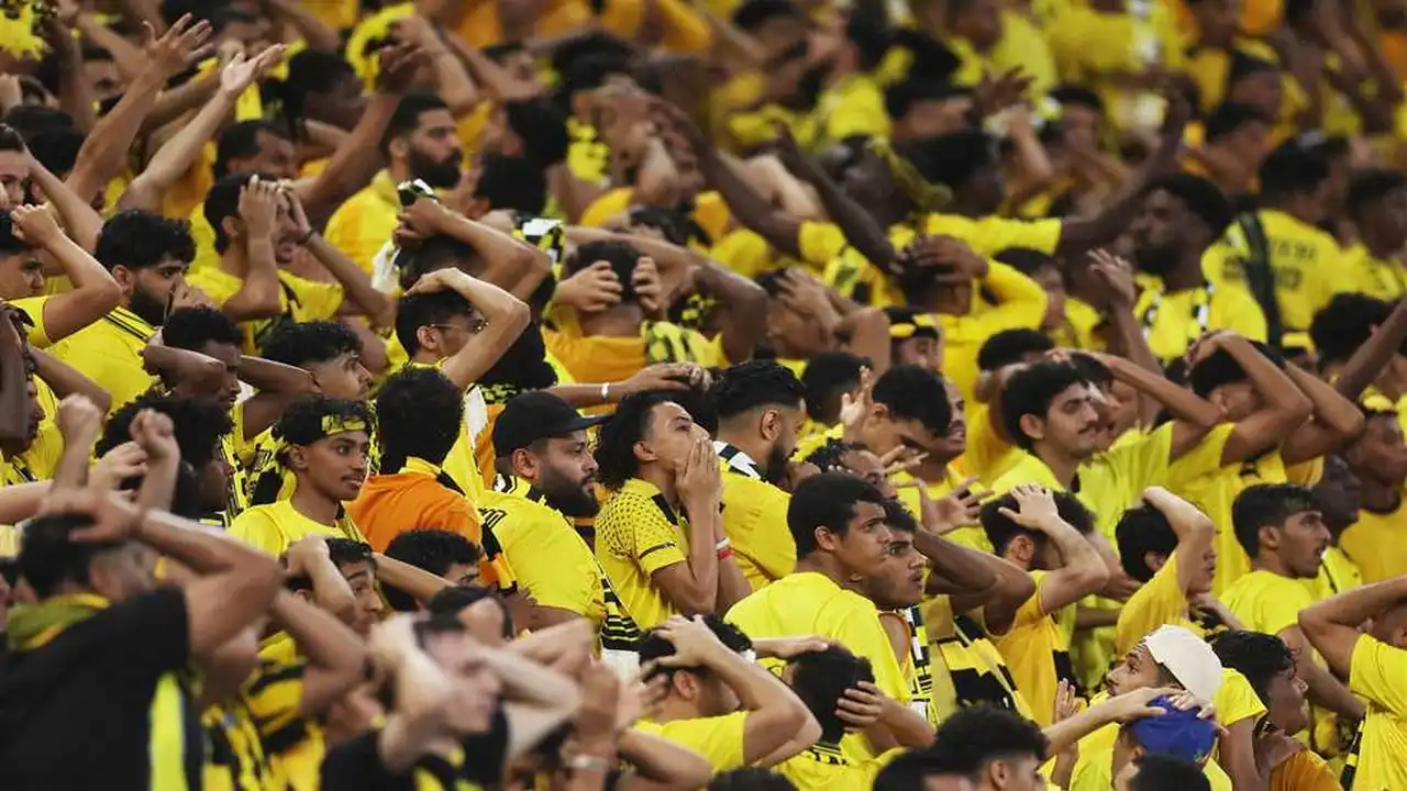 اتحاد جدة يدرس شراء مدافعه الكاميروني بشكل نهائي
                
                يدرس نادي اتحاد جدة تفعيل بند أفضلية الشراء في عقد المعار الكاميروني ستيفن كيلر وفقا لجريدة الرياضية السعودية.
                الإثنين، 01 يونيو 2026 – 11:59
